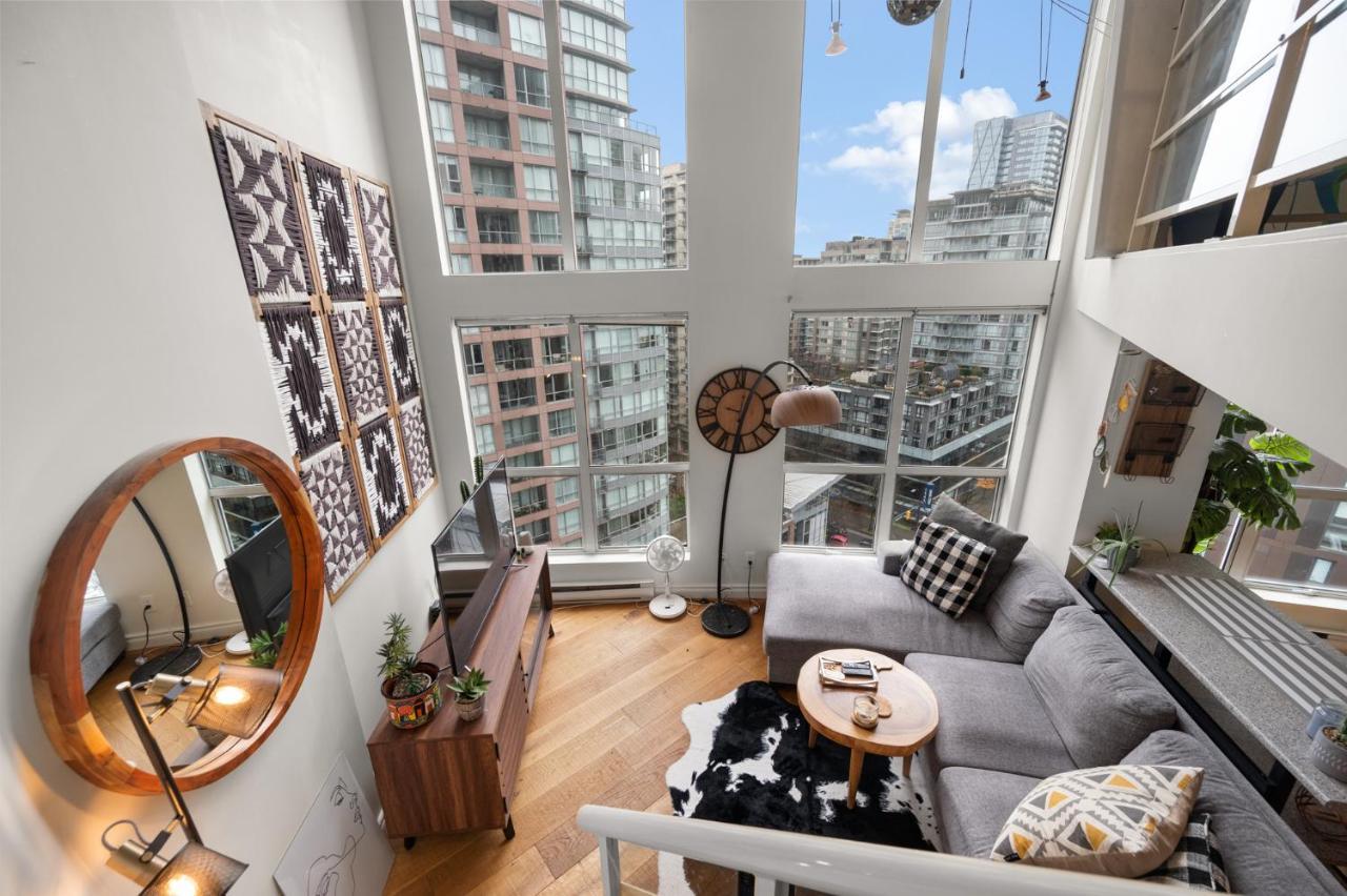 Apartamento Rare Find Loft With Full Kitchen At Heart Of Downtown Vancouver Exterior foto