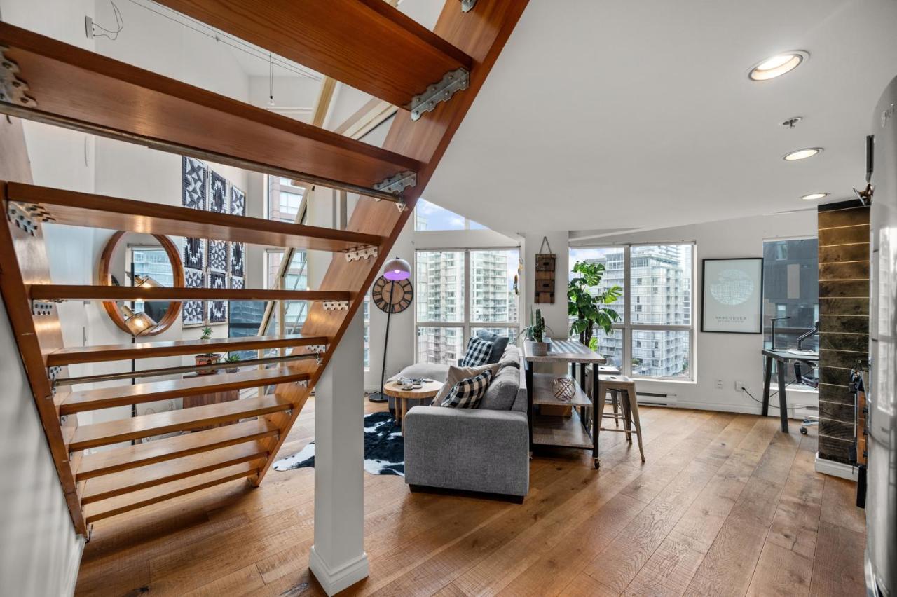 Apartamento Rare Find Loft With Full Kitchen At Heart Of Downtown Vancouver Exterior foto
