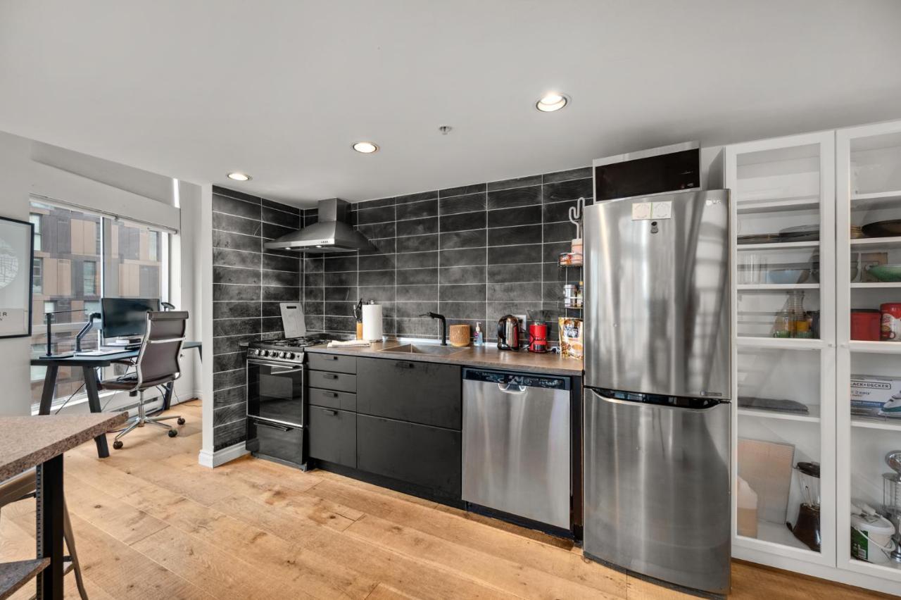Apartamento Rare Find Loft With Full Kitchen At Heart Of Downtown Vancouver Exterior foto