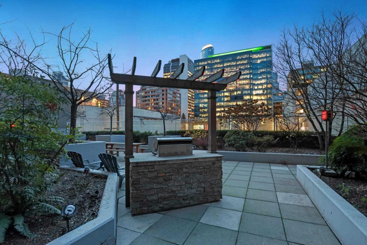 Apartamento Rare Find Loft With Full Kitchen At Heart Of Downtown Vancouver Exterior foto